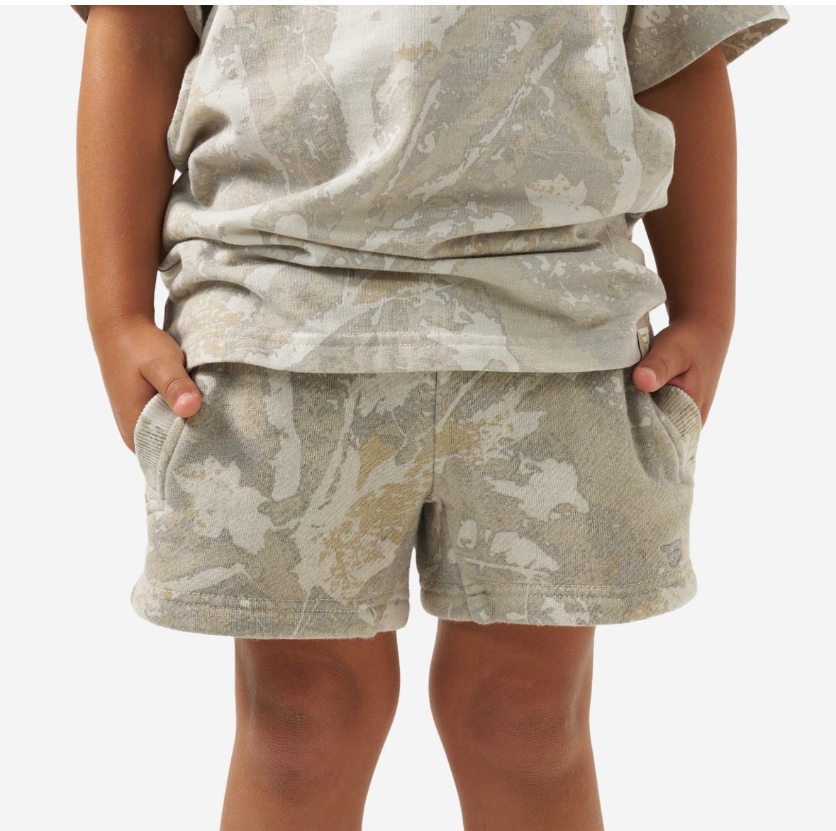 YOUTH VINTAGE... E E
YOUTH VINTAGE
WASHED SHORTS -
DRIFTER CAMO